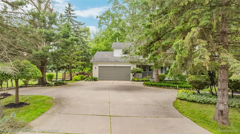 33614 Lakeview Street Chesterfield Township MI 48047
