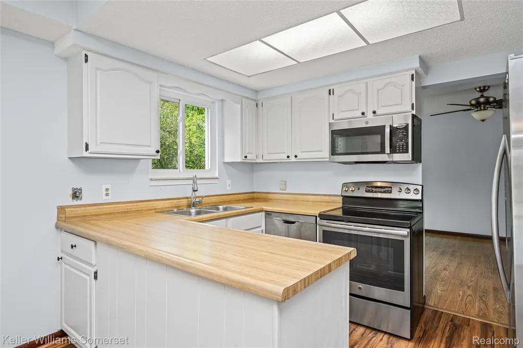 33614 Lakeview Street Chesterfield Township MI 48047