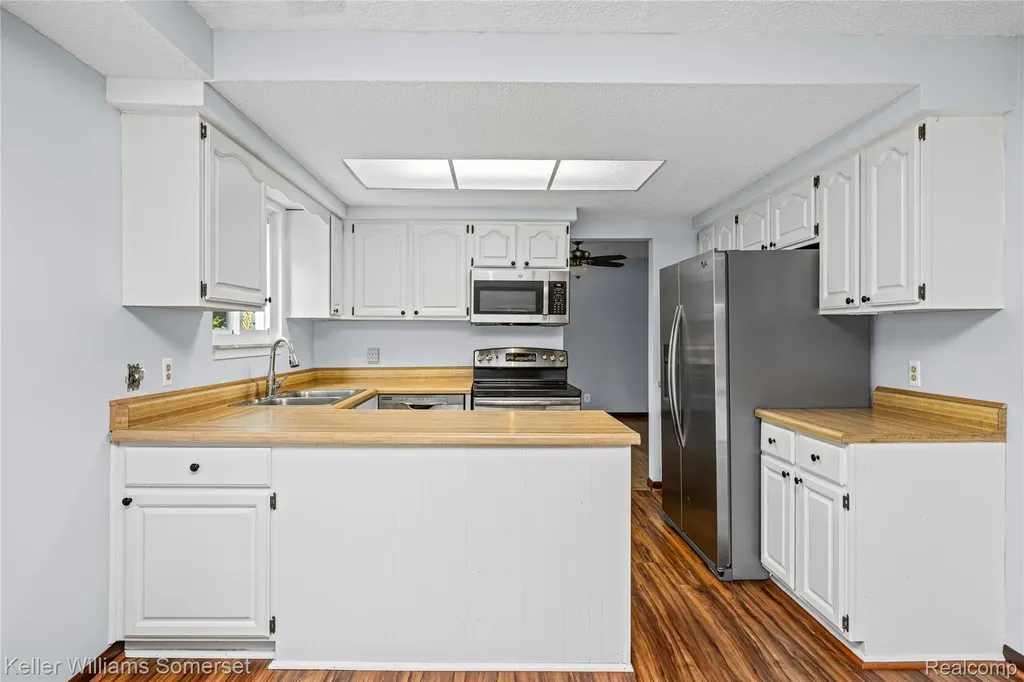 33614 Lakeview Street Chesterfield Township MI 48047