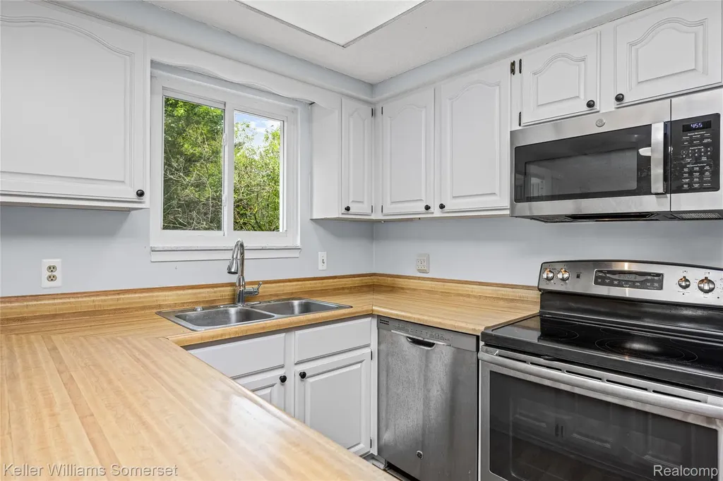 33614 Lakeview Street Chesterfield Township MI 48047