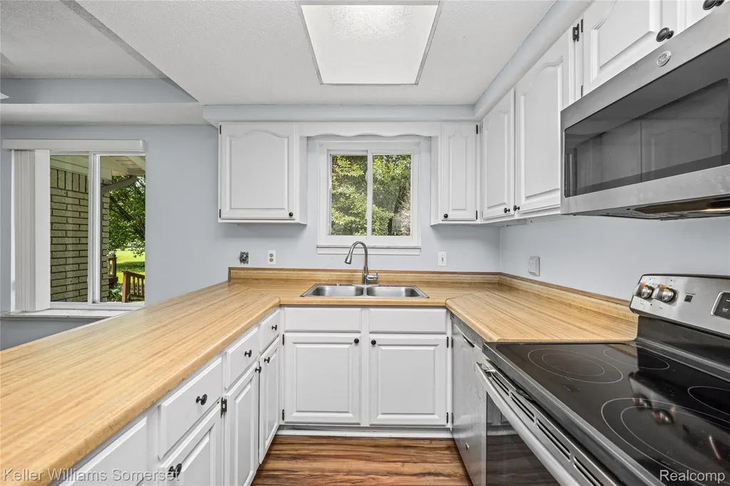 33614 Lakeview Street Chesterfield Township MI 48047