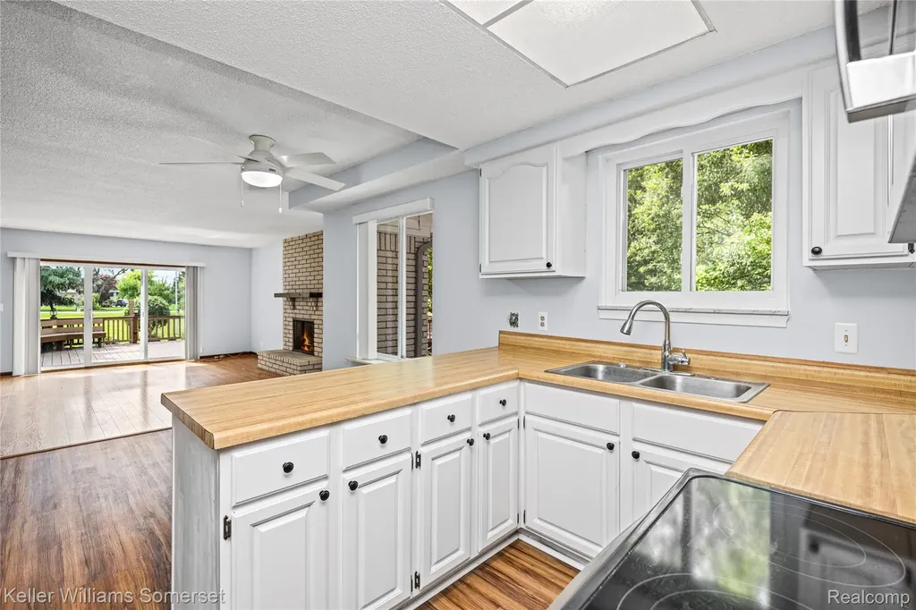 33614 Lakeview Street Chesterfield Township MI 48047