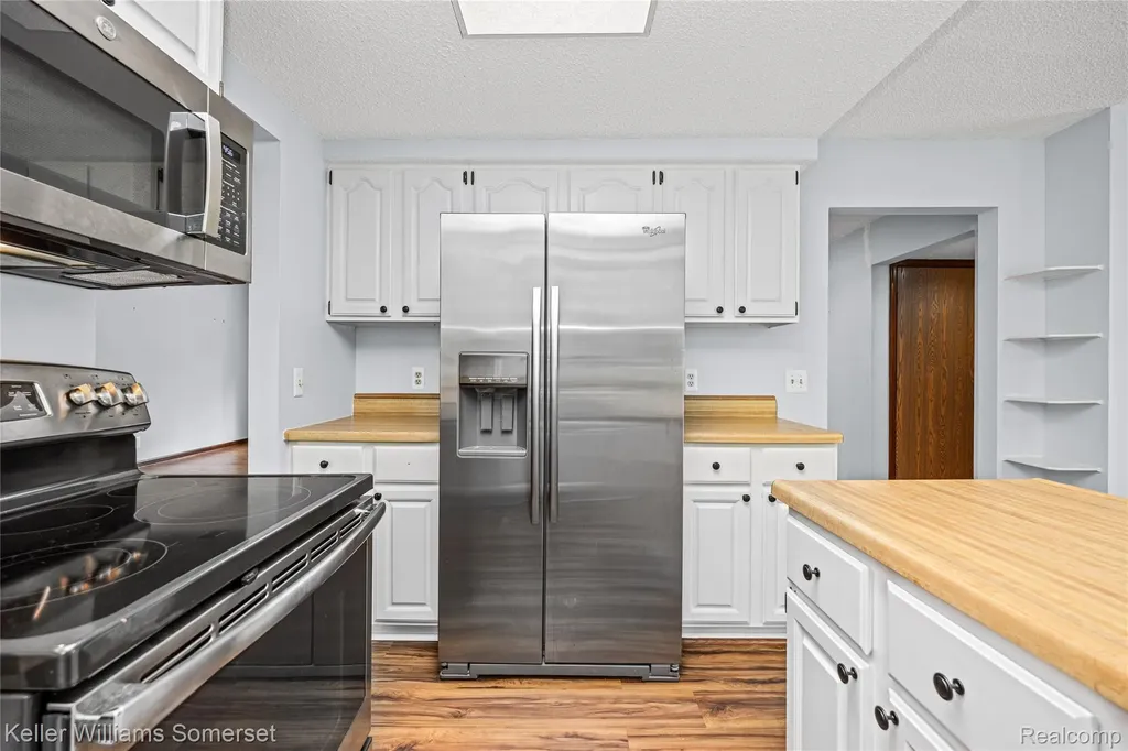 33614 Lakeview Street Chesterfield Township MI 48047