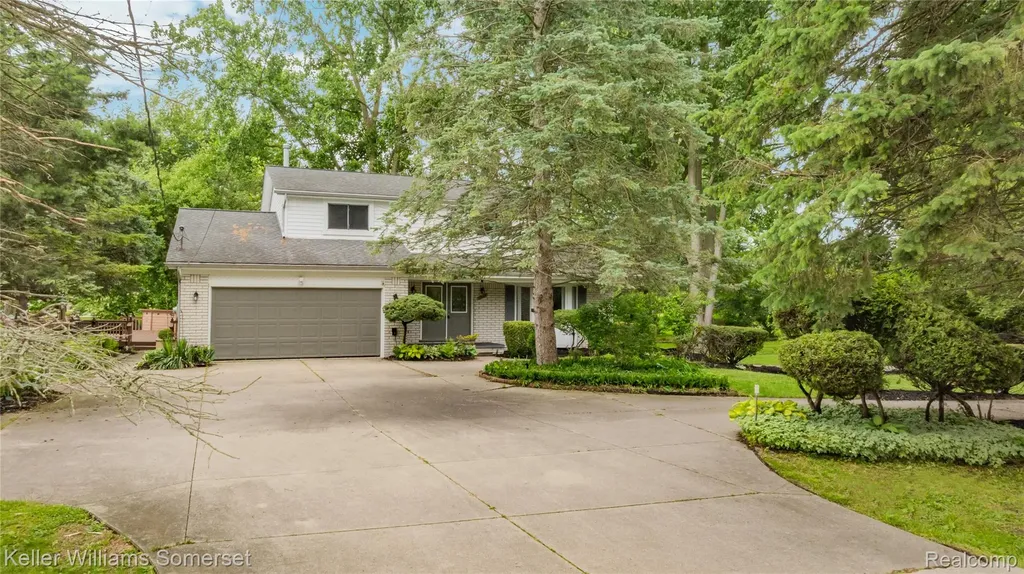 33614 Lakeview Street Chesterfield Township MI 48047