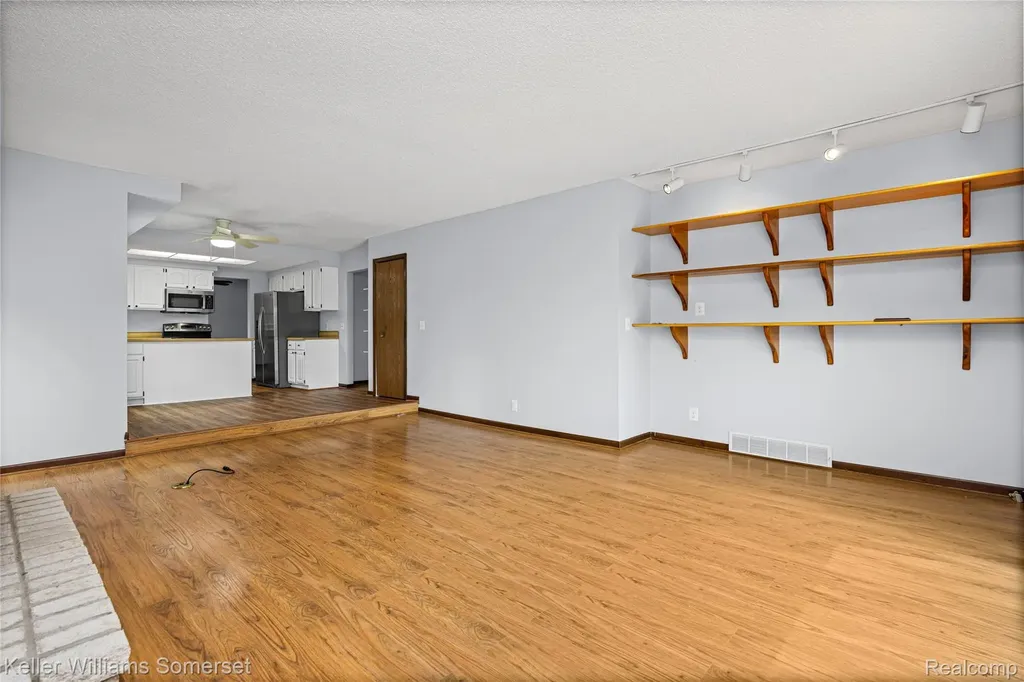 33614 Lakeview Street Chesterfield Township MI 48047