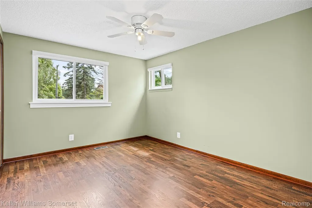 33614 Lakeview Street Chesterfield Township MI 48047