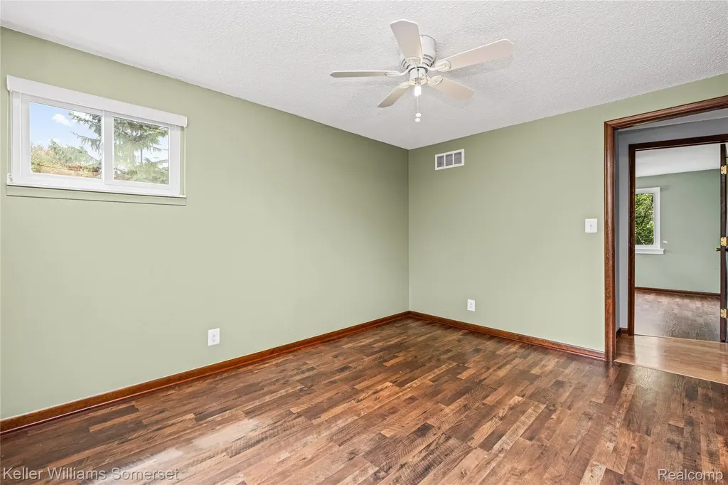 33614 Lakeview Street Chesterfield Township MI 48047