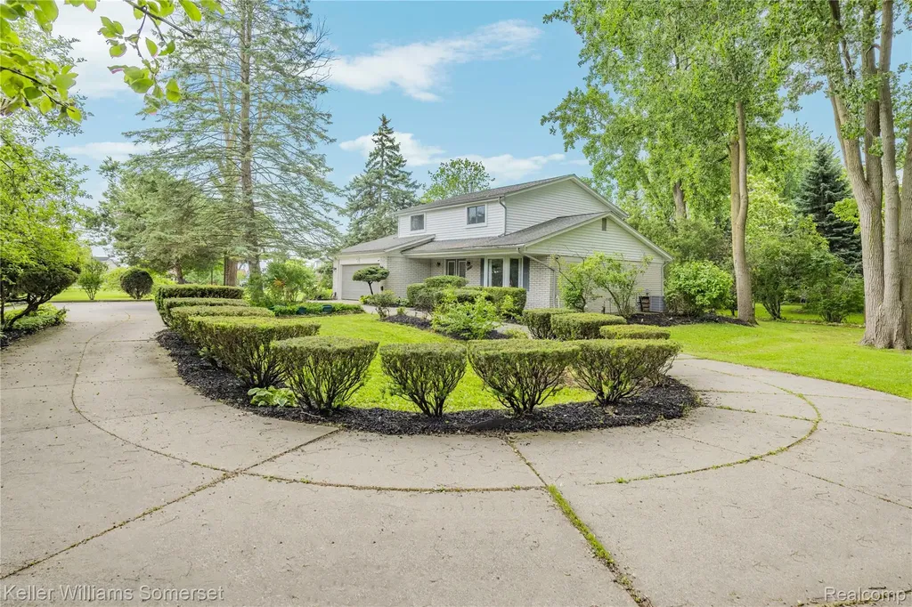 33614 Lakeview Street Chesterfield Township MI 48047
