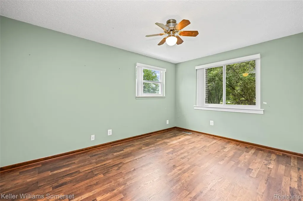 33614 Lakeview Street Chesterfield Township MI 48047