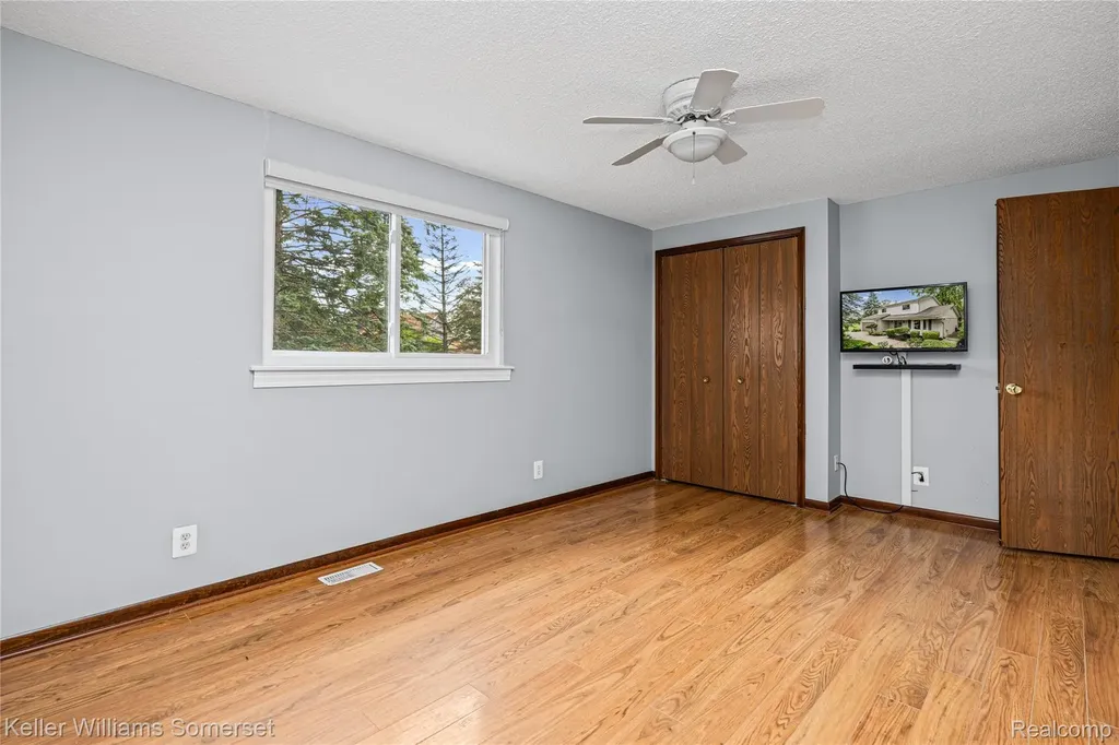 33614 Lakeview Street Chesterfield Township MI 48047