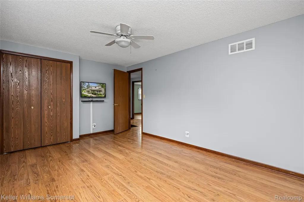 33614 Lakeview Street Chesterfield Township MI 48047