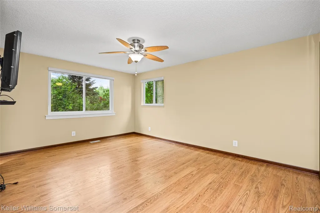 33614 Lakeview Street Chesterfield Township MI 48047