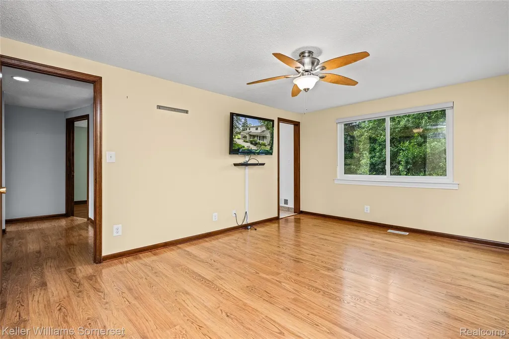 33614 Lakeview Street Chesterfield Township MI 48047