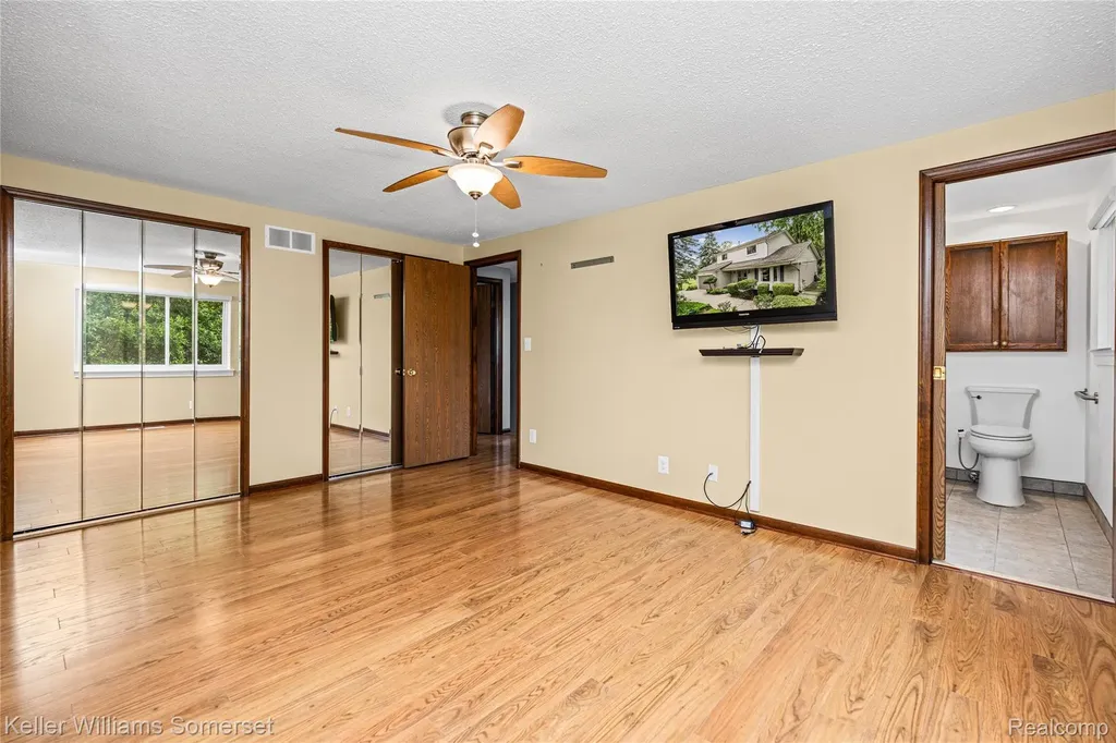 33614 Lakeview Street Chesterfield Township MI 48047
