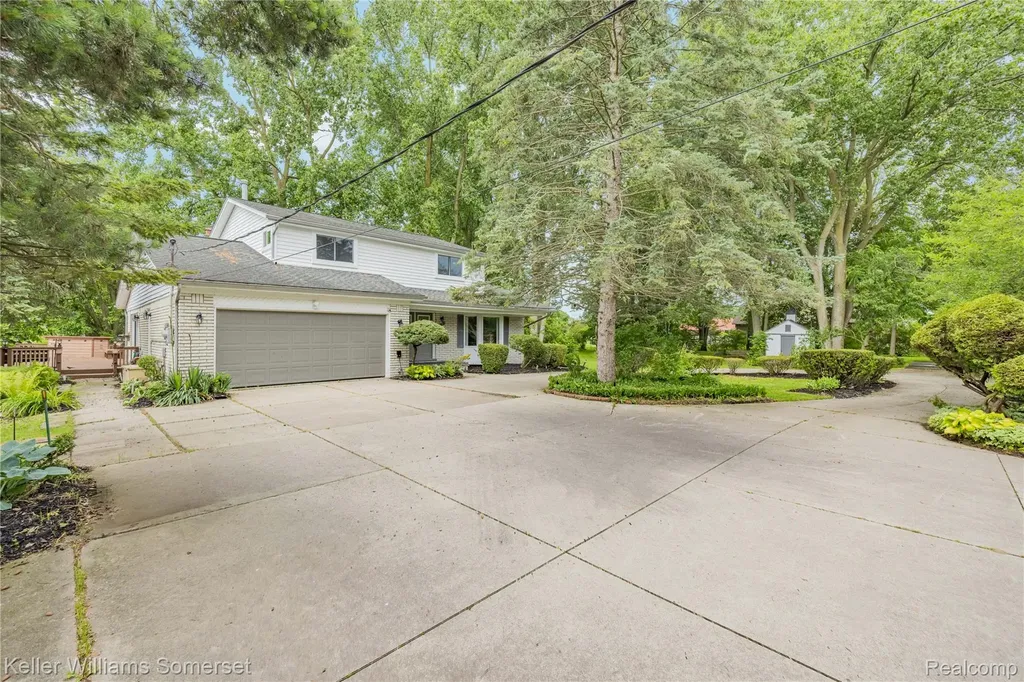 33614 Lakeview Street Chesterfield Township MI 48047
