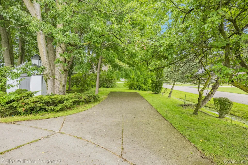 33614 Lakeview Street Chesterfield Township MI 48047