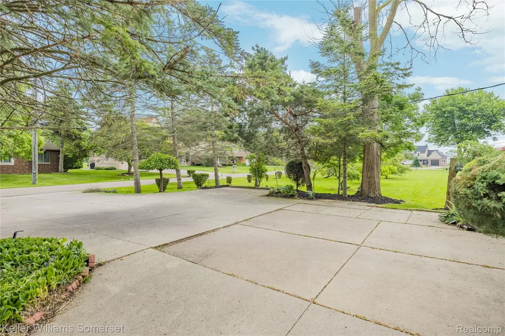 33614 Lakeview Street Chesterfield Township MI 48047