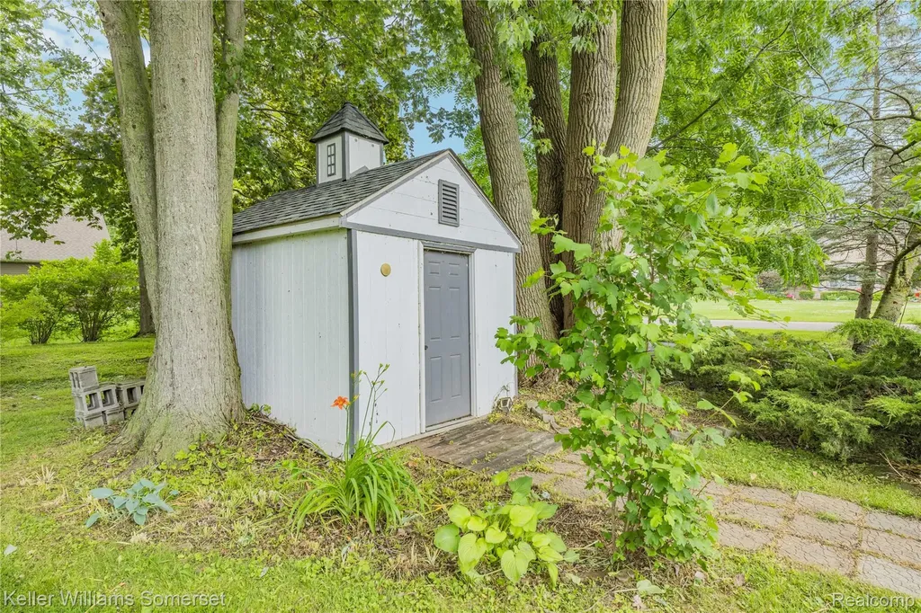33614 Lakeview Street Chesterfield Township MI 48047