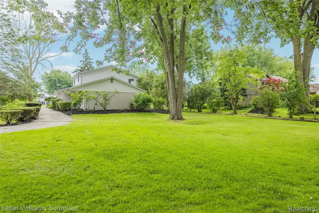 33614 Lakeview Street Chesterfield Township MI 48047
