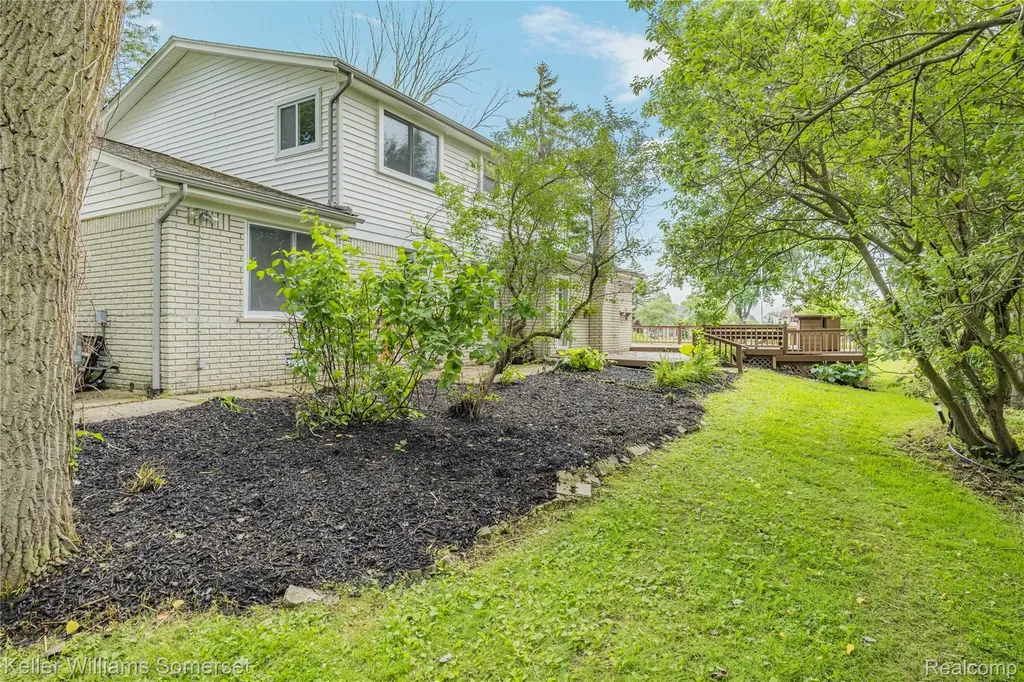 33614 Lakeview Street Chesterfield Township MI 48047