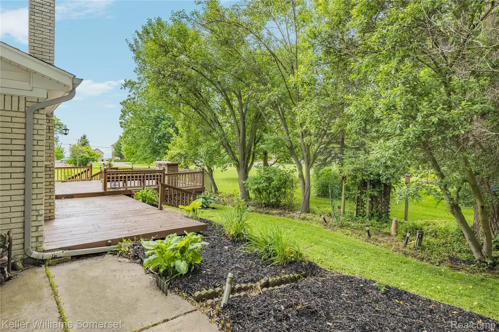 33614 Lakeview Street Chesterfield Township MI 48047