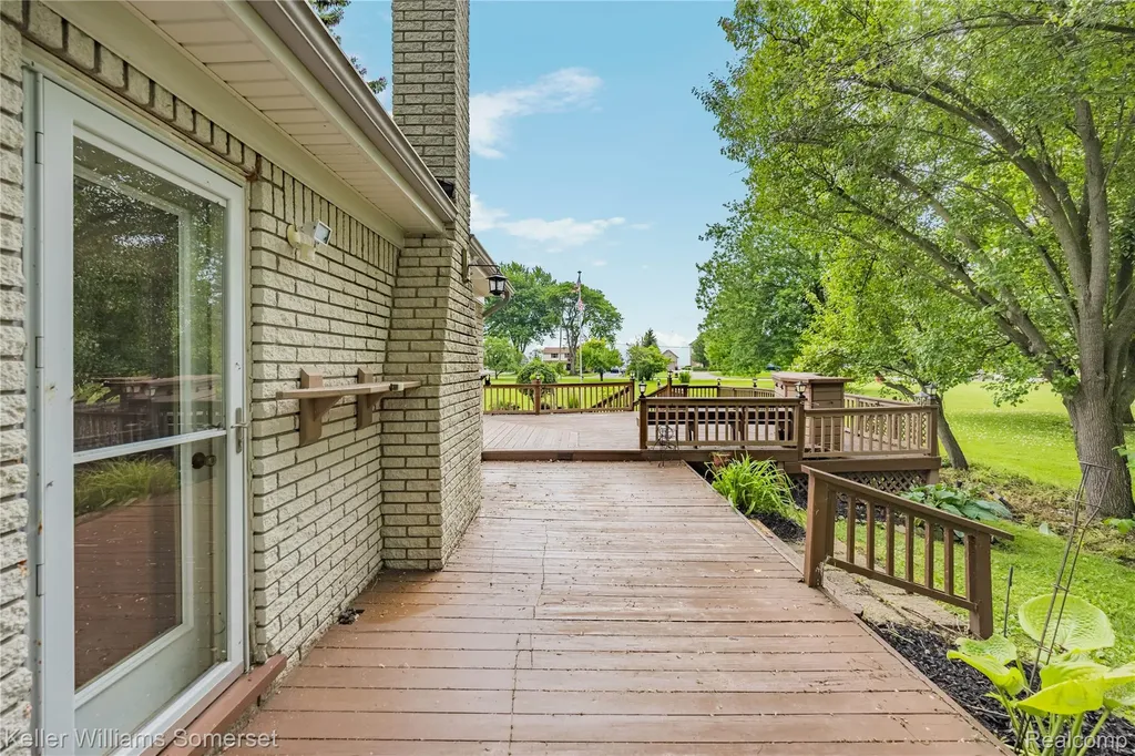 33614 Lakeview Street Chesterfield Township MI 48047