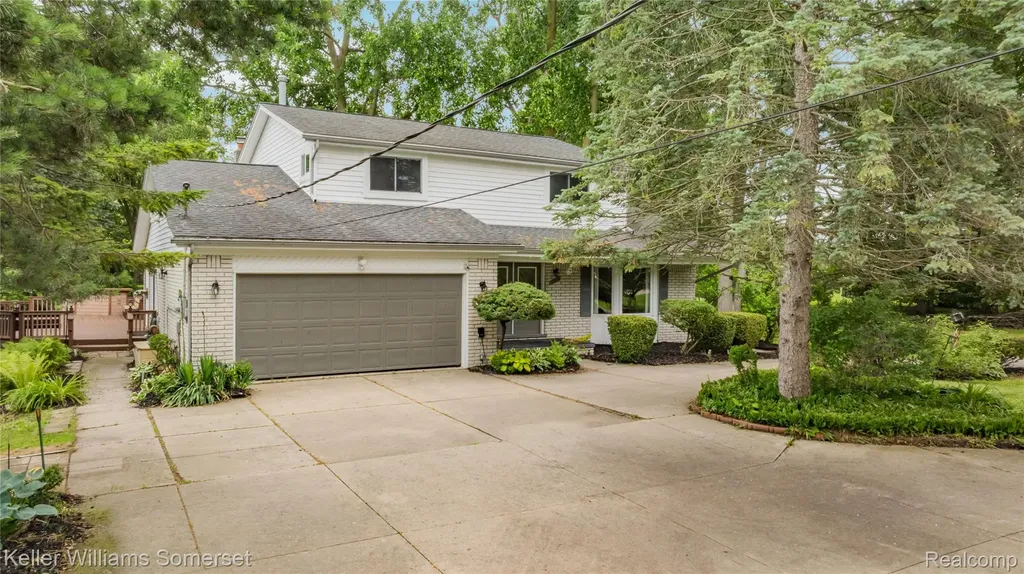 33614 Lakeview Street Chesterfield Township MI 48047