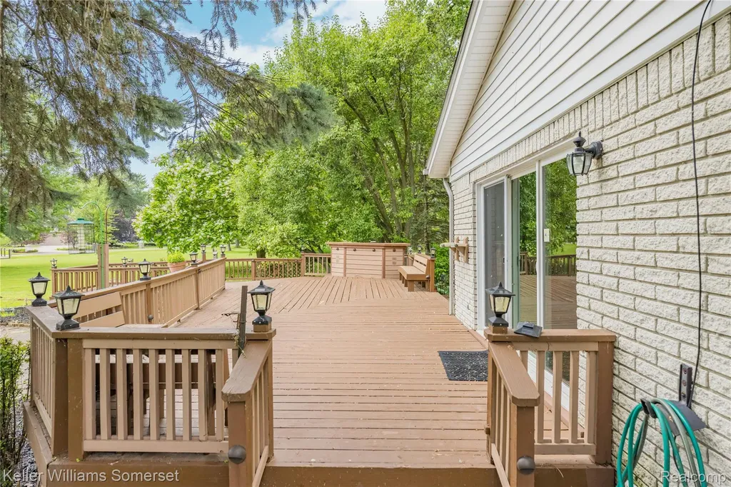 33614 Lakeview Street Chesterfield Township MI 48047