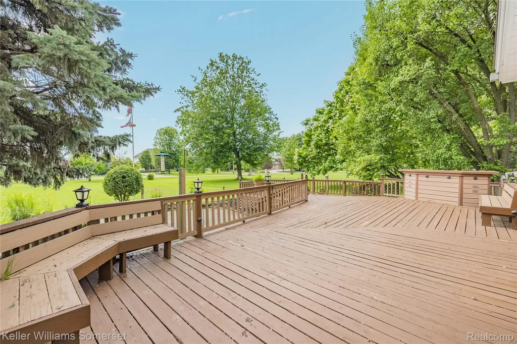 33614 Lakeview Street Chesterfield Township MI 48047