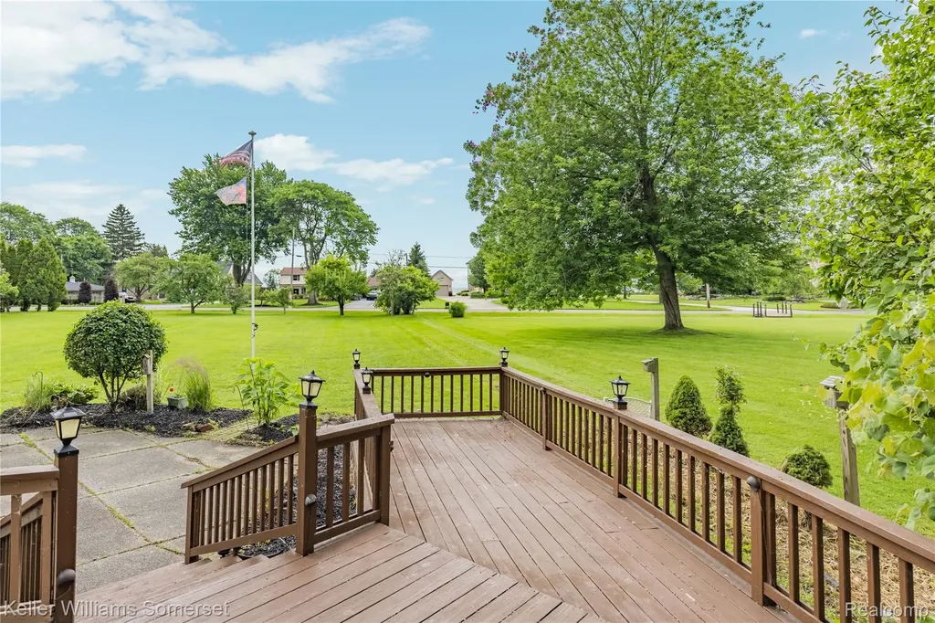 33614 Lakeview Street Chesterfield Township MI 48047
