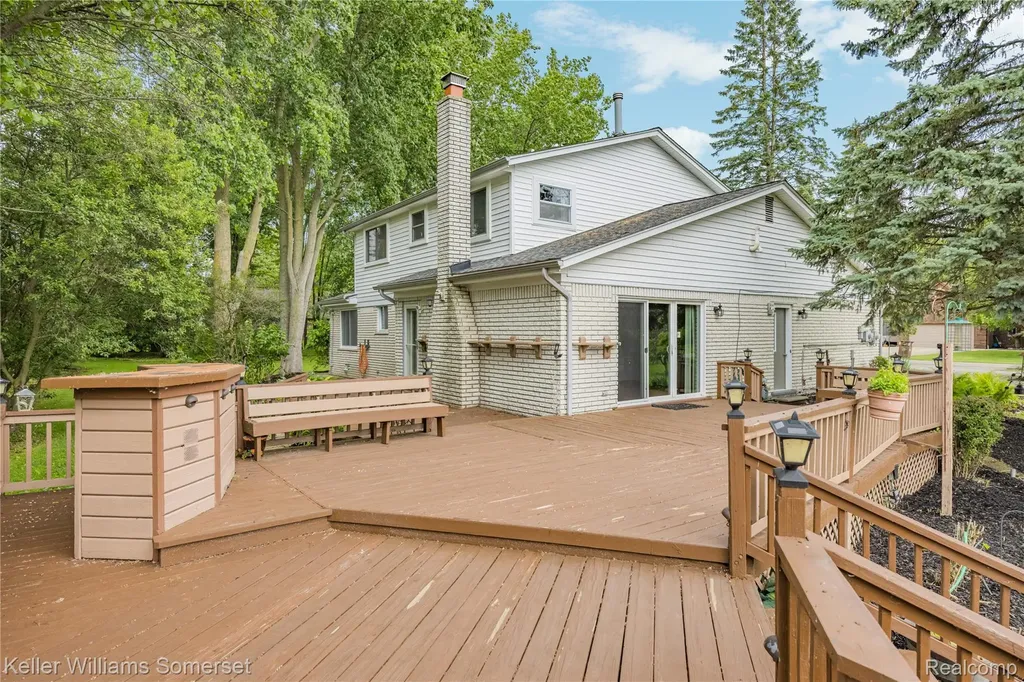 33614 Lakeview Street Chesterfield Township MI 48047