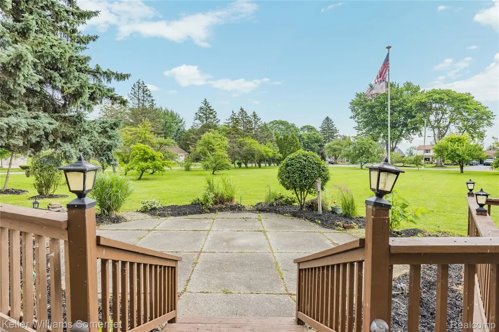 33614 Lakeview Street Chesterfield Township MI 48047