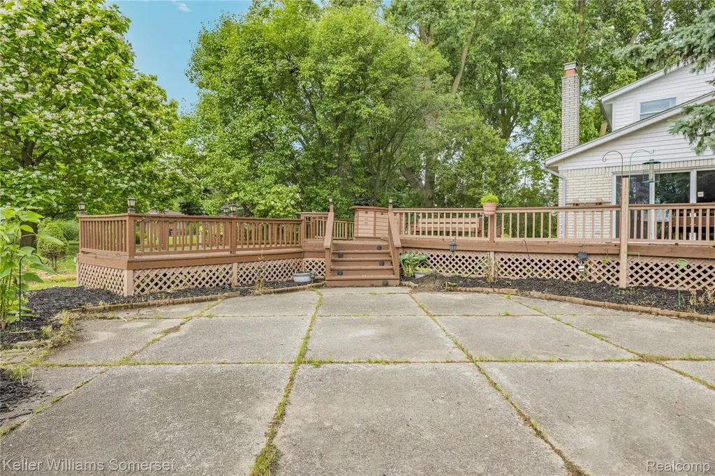 33614 Lakeview Street Chesterfield Township MI 48047