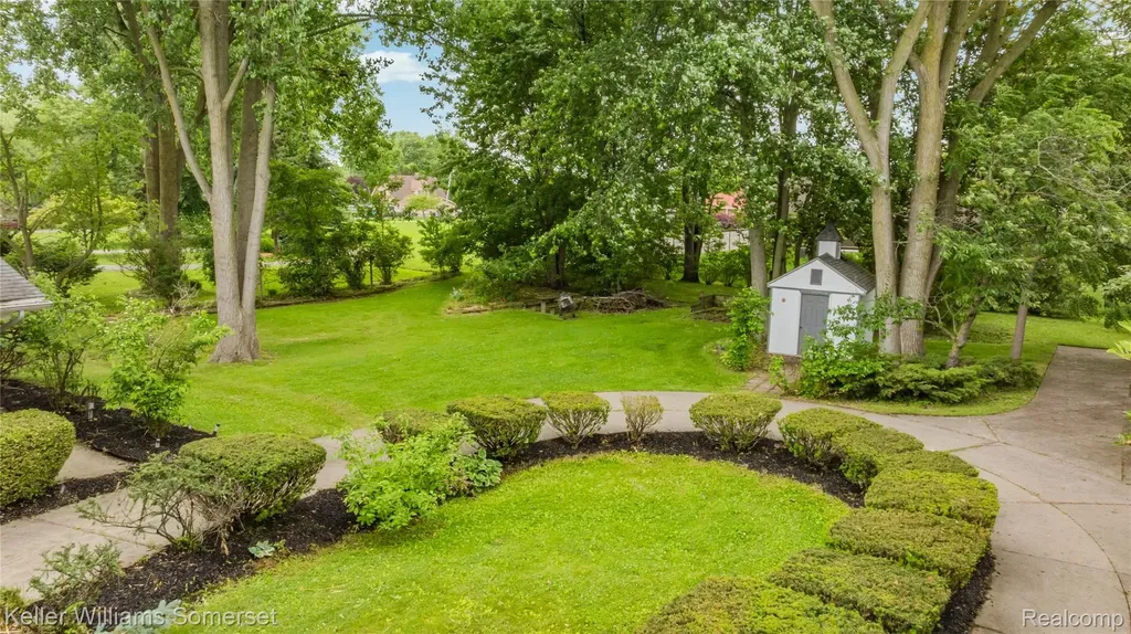 33614 Lakeview Street Chesterfield Township MI 48047