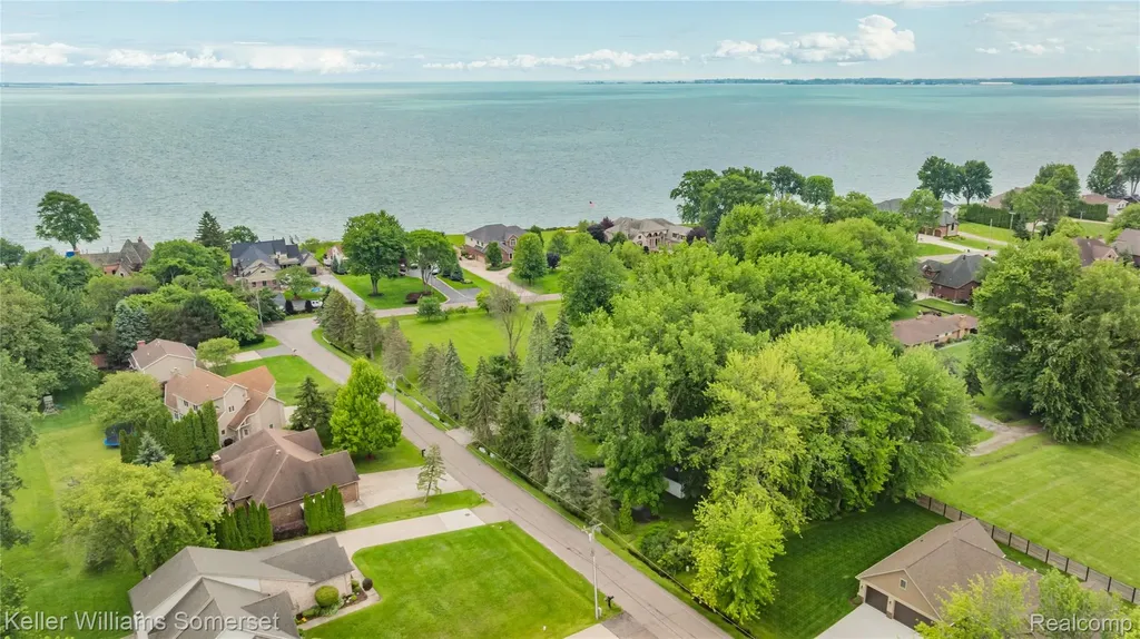 33614 Lakeview Street Chesterfield Township MI 48047
