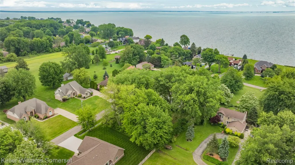 33614 Lakeview Street Chesterfield Township MI 48047