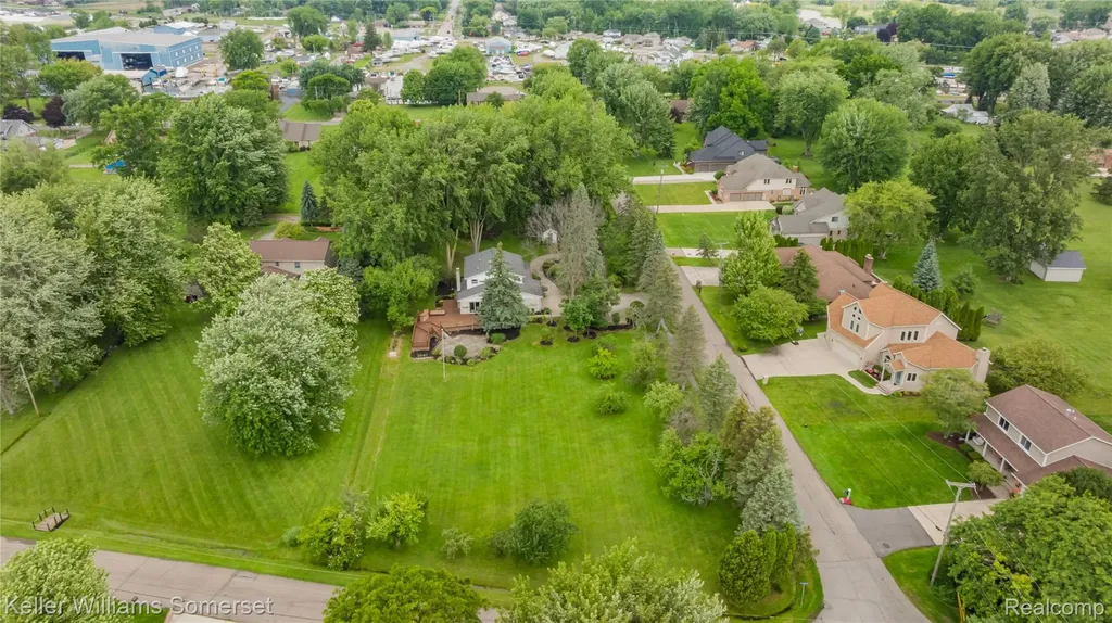 33614 Lakeview Street Chesterfield Township MI 48047