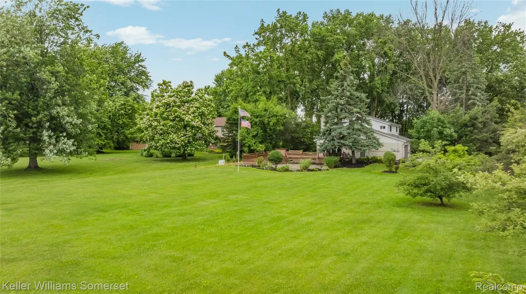 33614 Lakeview Street Chesterfield Township MI 48047