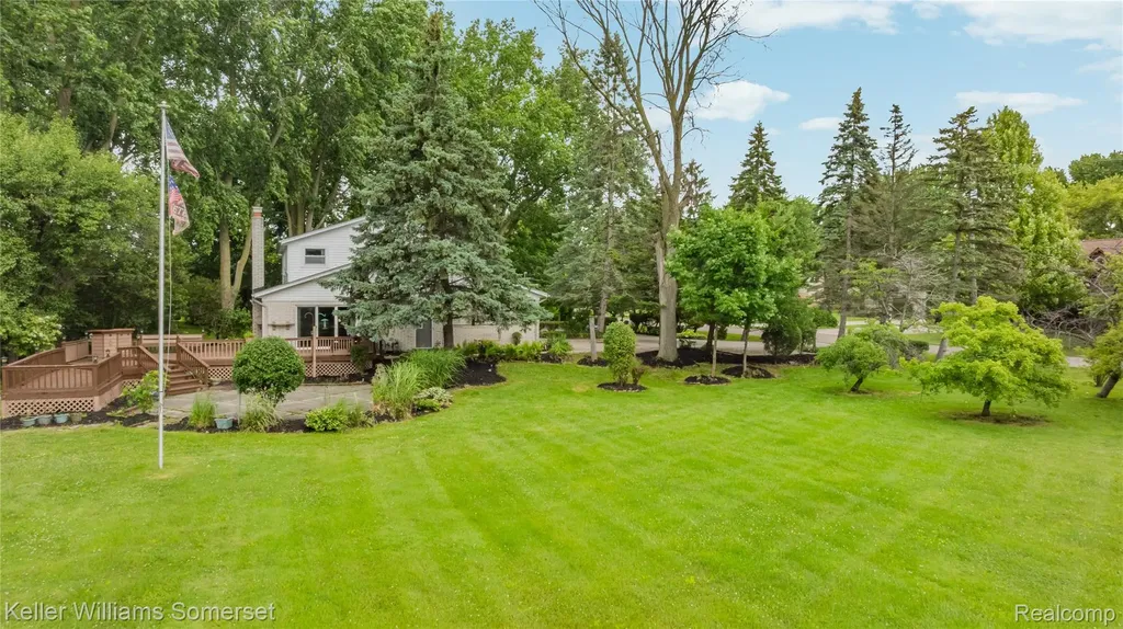 33614 Lakeview Street Chesterfield Township MI 48047