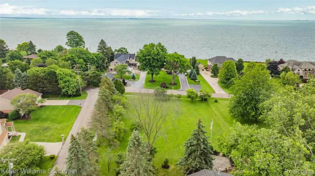 33614 Lakeview Street Chesterfield Township MI 48047