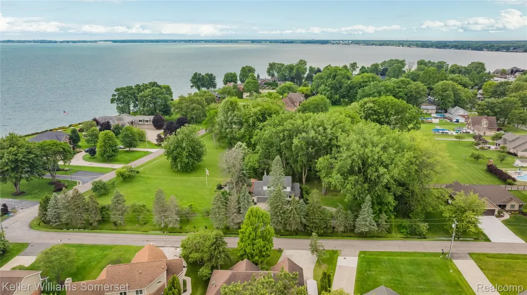 33614 Lakeview Street Chesterfield Township MI 48047