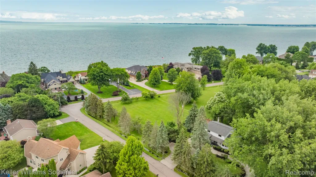 33614 Lakeview Street Chesterfield Township MI 48047