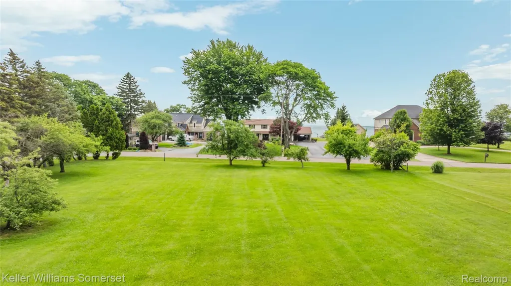 33614 Lakeview Street Chesterfield Township MI 48047