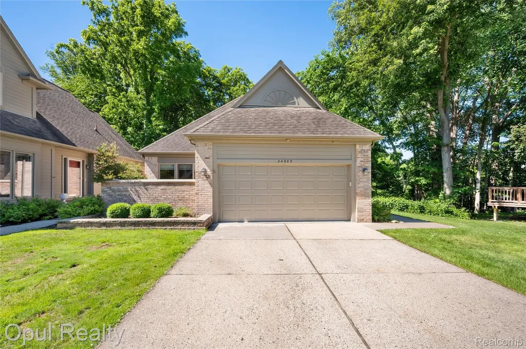 24585 Edgewood Drive Novi City MI 48374