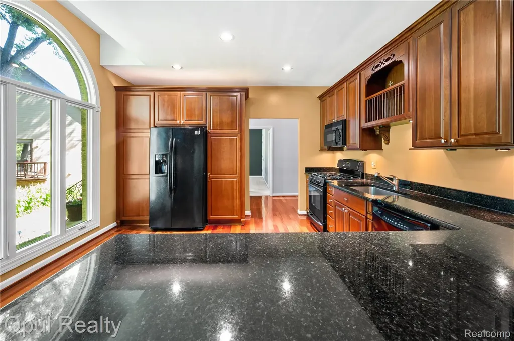 24585 Edgewood Drive Novi City MI 48374