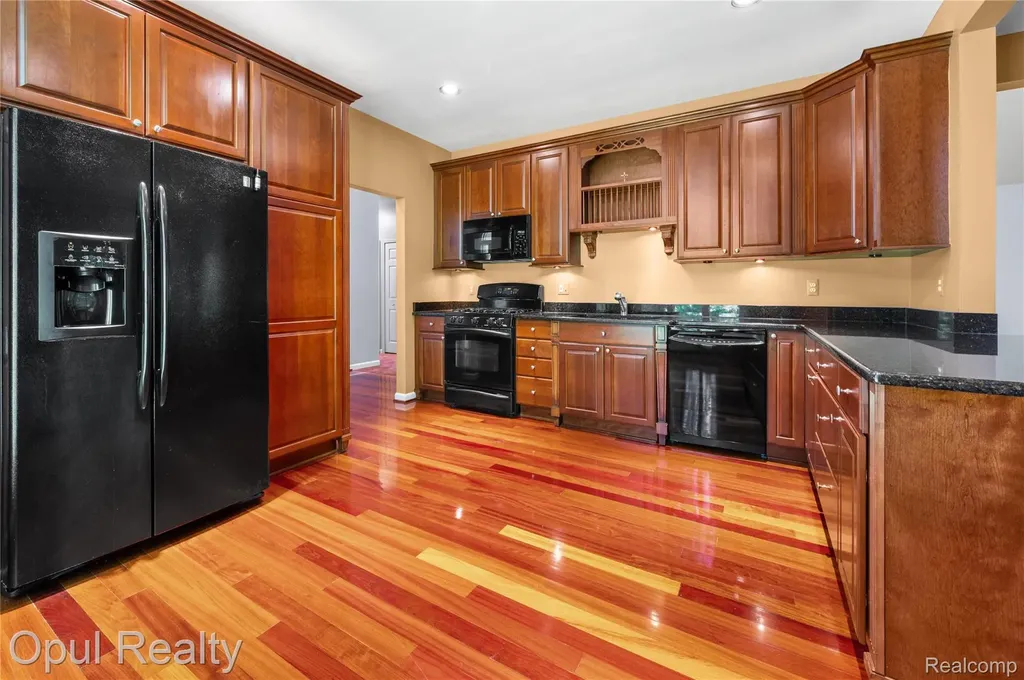 24585 Edgewood Drive Novi City MI 48374