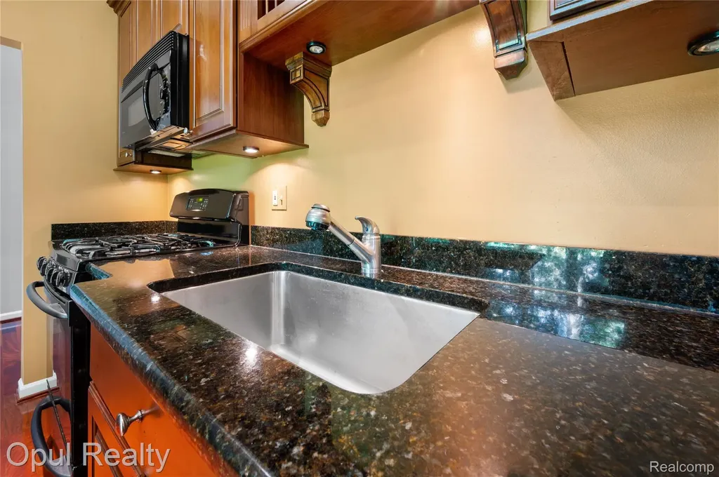 24585 Edgewood Drive Novi City MI 48374