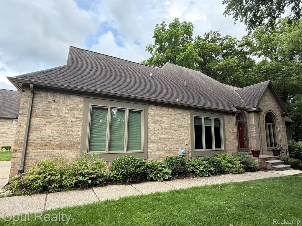 24585 Edgewood Drive Novi City MI 48374