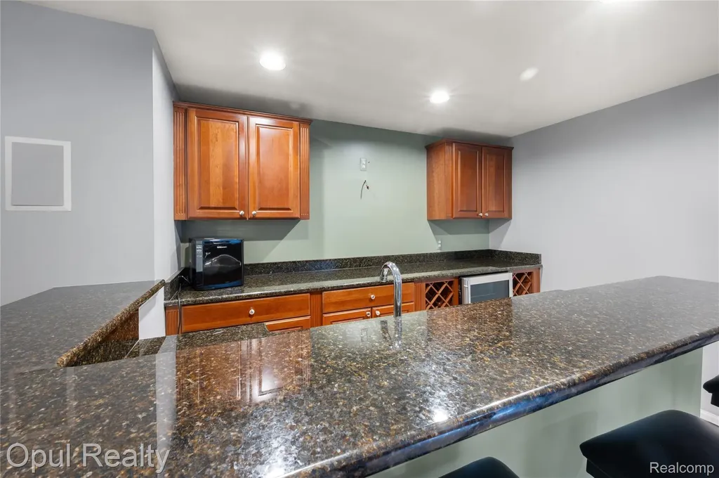 24585 Edgewood Drive Novi City MI 48374