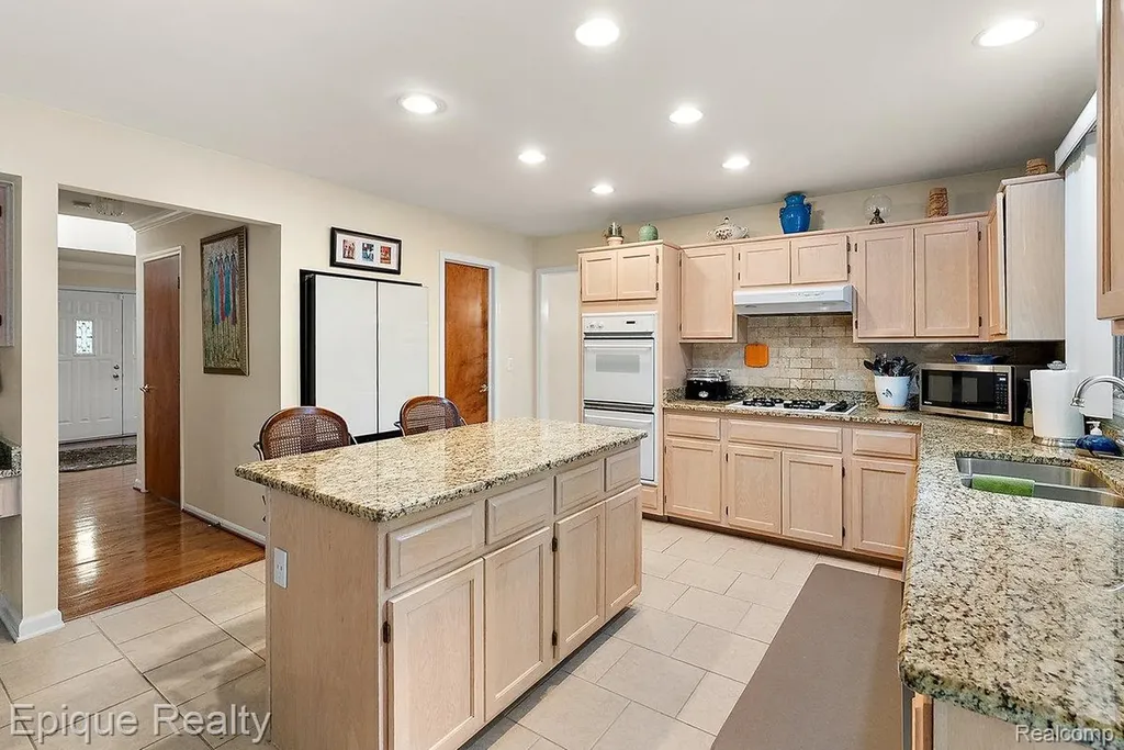 1719 Hickory Bark Lane Bloomfield Hills City MI 48304